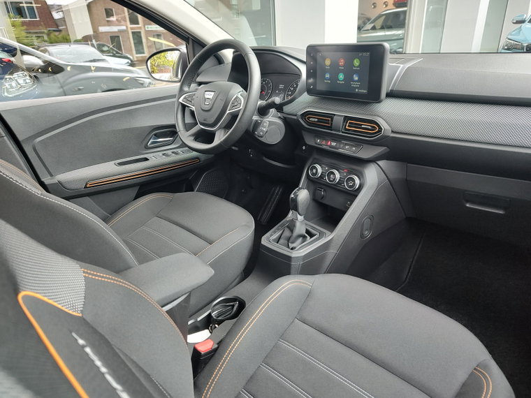 Vehicle Image 9