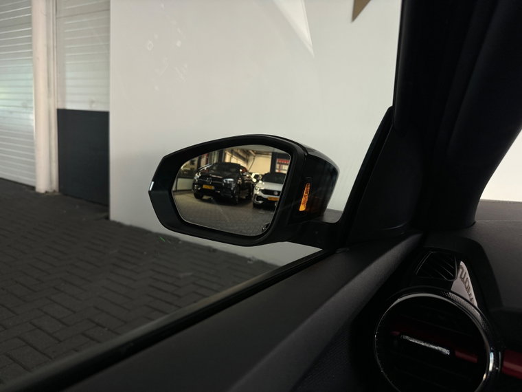 Vehicle Image 32