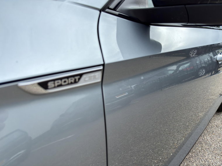 Vehicle Image 25