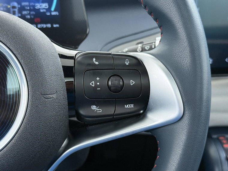 Vehicle Image 32