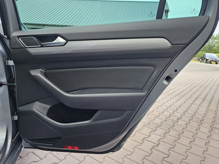 Vehicle Image 37