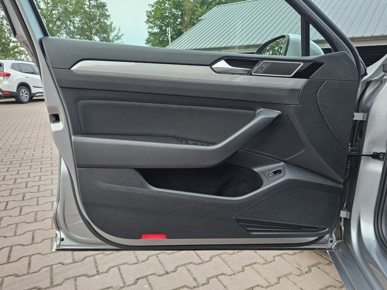 Vehicle Image 48