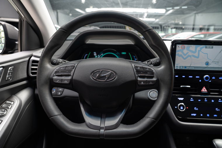 Vehicle Image 15