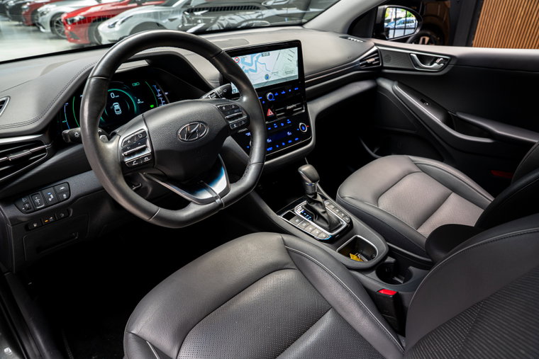 Vehicle Image 9