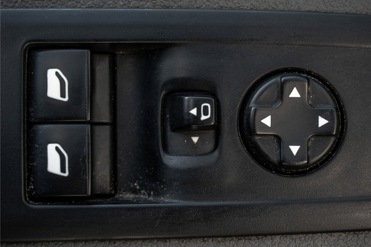 Vehicle Image 25