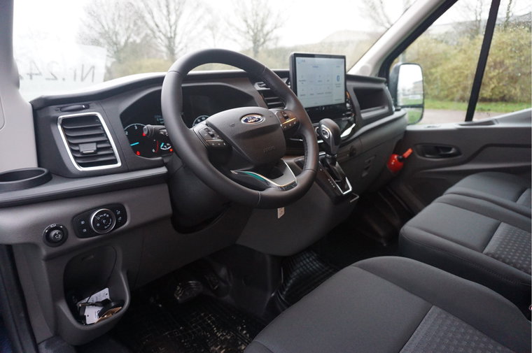 Vehicle Image 9