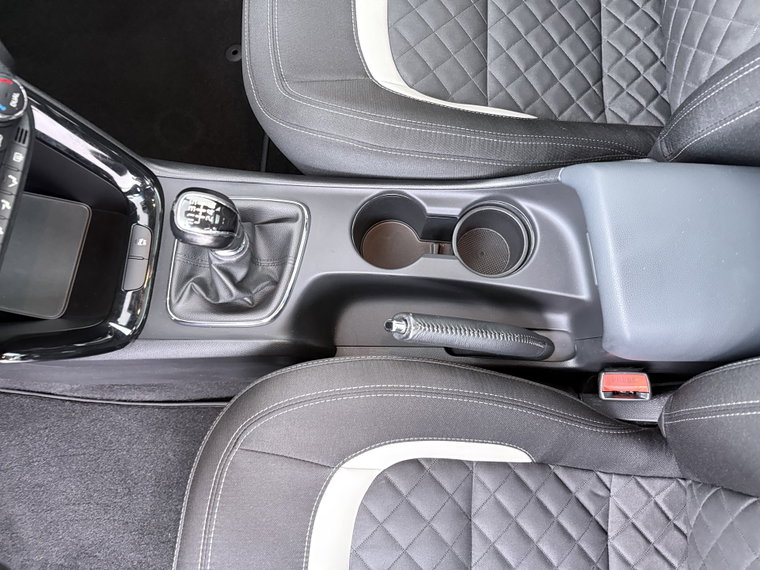 Vehicle Image 32