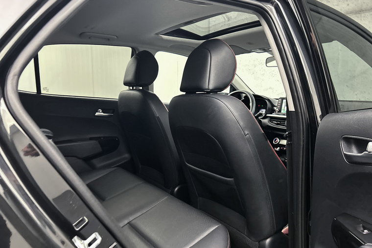 Vehicle Image 17