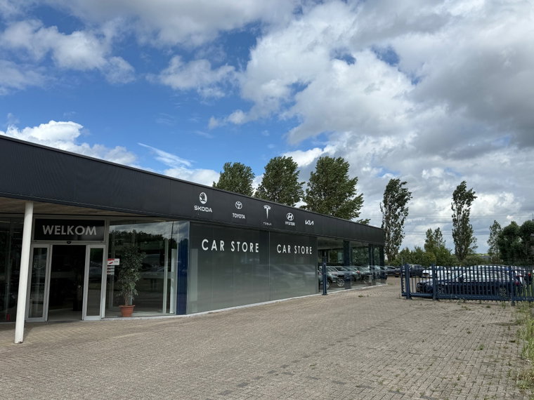 Vehicle Image 35