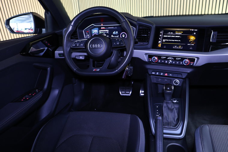 Vehicle Image 30