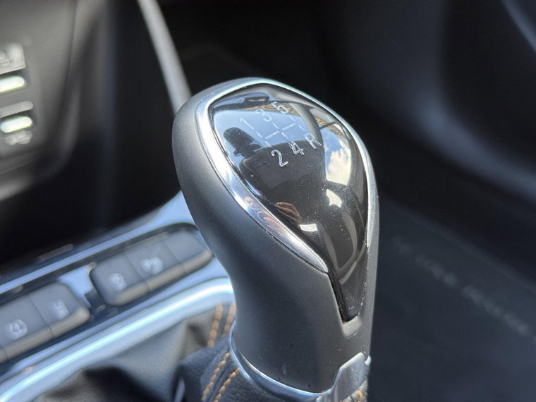 Vehicle Image 25
