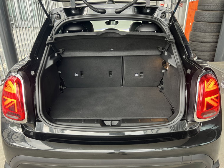 Vehicle Image 16