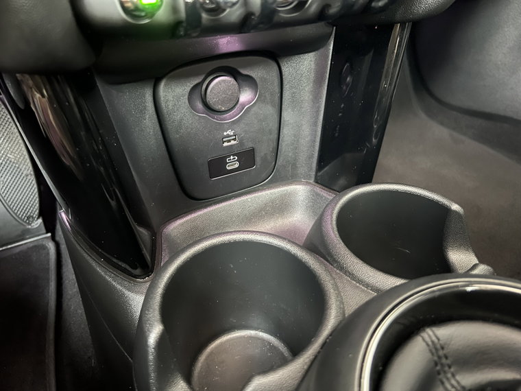 Vehicle Image 29