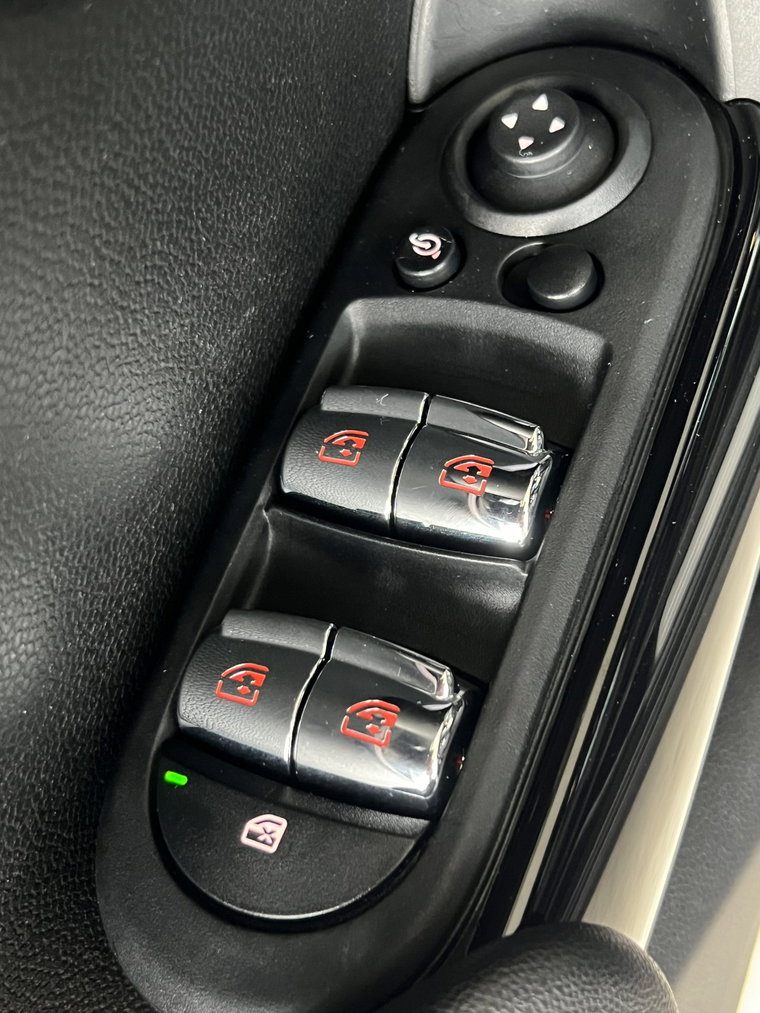 Vehicle Image 32