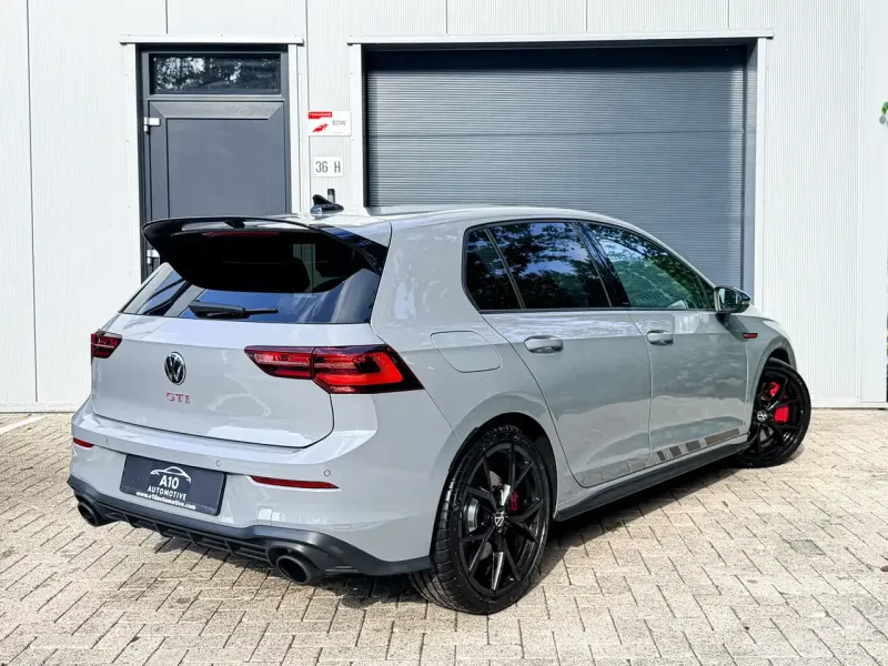 Vehicle Image 8