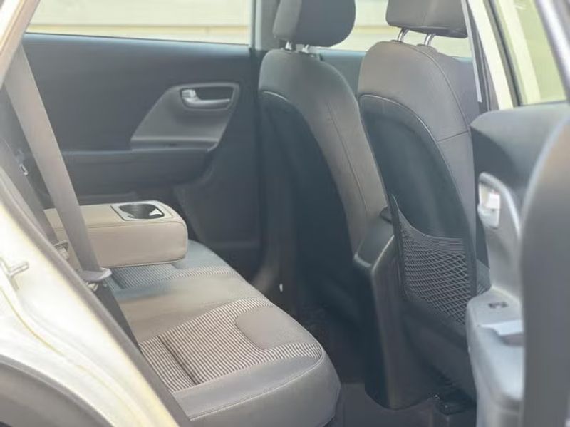 Vehicle Image 17
