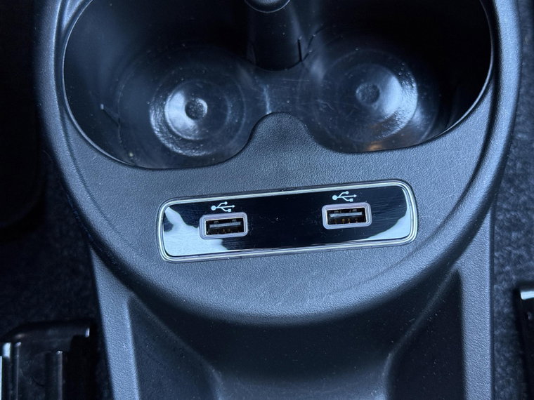 Vehicle Image 25