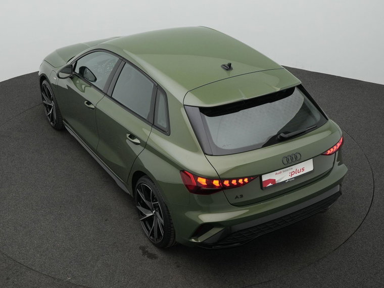 Vehicle Image 32