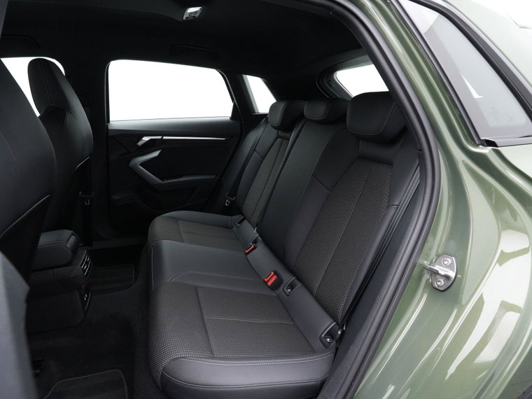 Vehicle Image 38