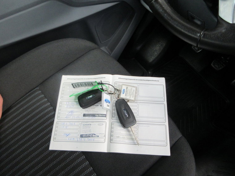 Vehicle Image 16