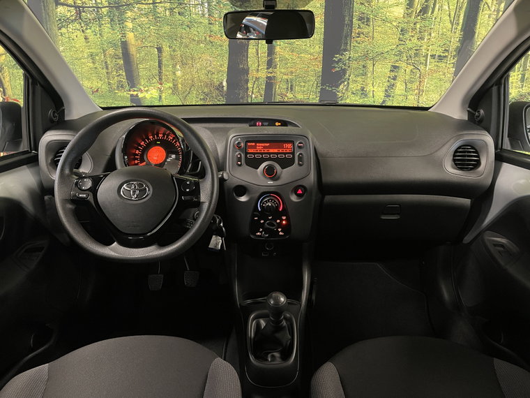 Vehicle Image 8