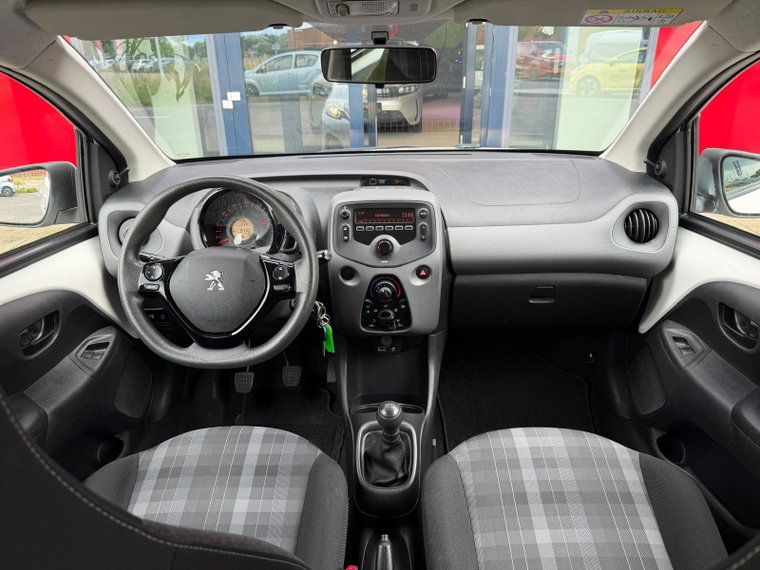 Vehicle Image 13