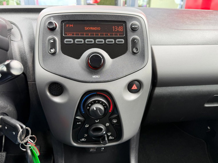 Vehicle Image 14