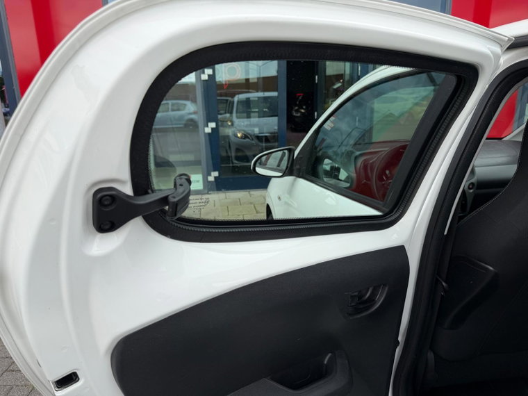 Vehicle Image 22