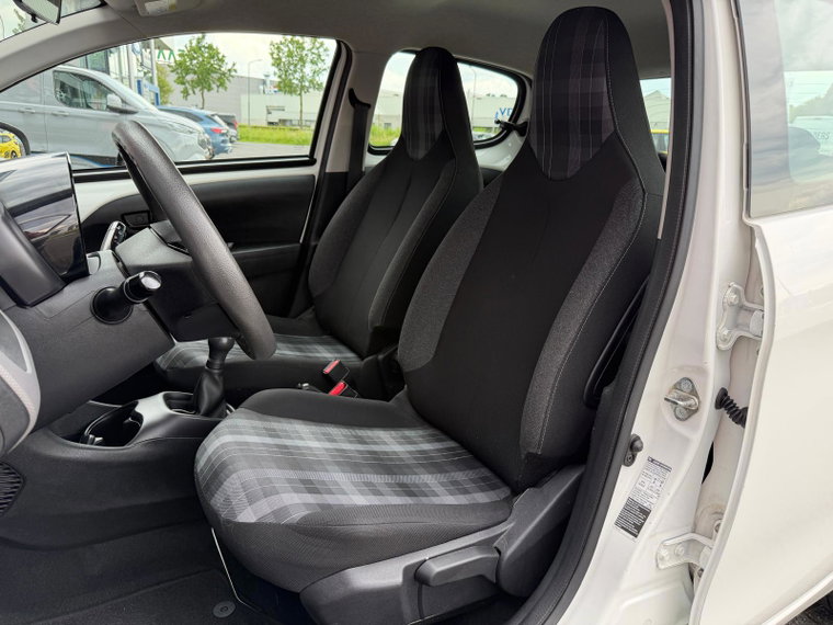 Vehicle Image 11