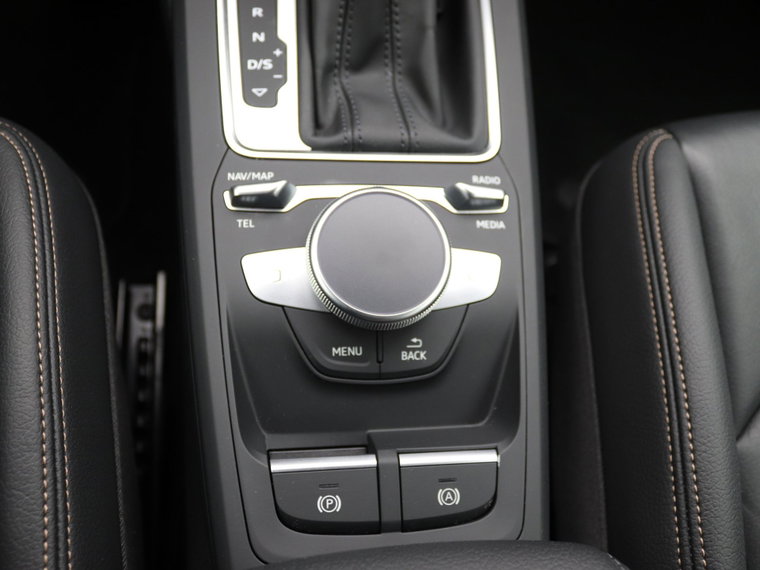 Vehicle Image 23