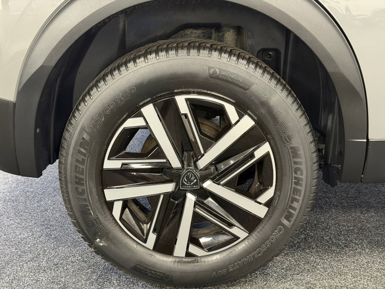 Vehicle Image 37