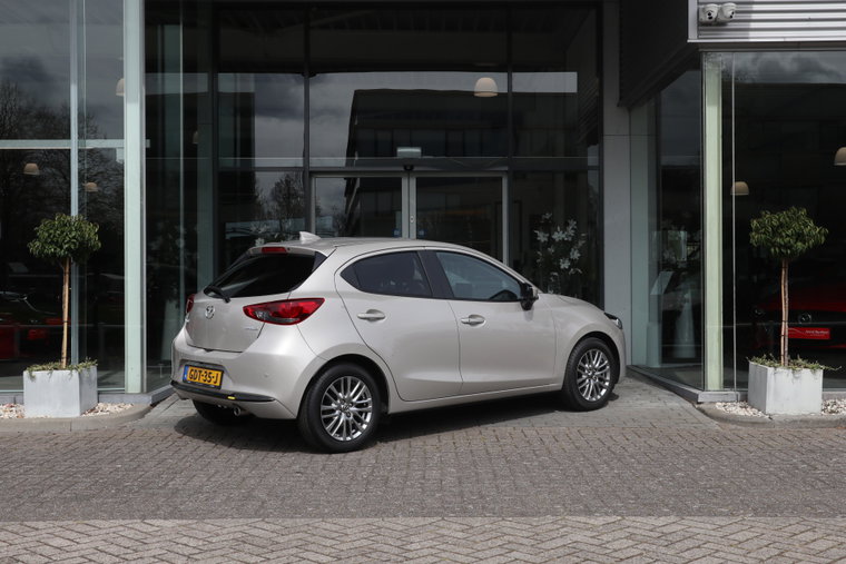 Vehicle Image 4