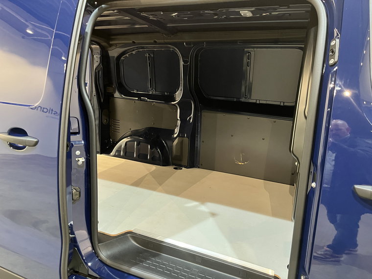 Vehicle Image 22