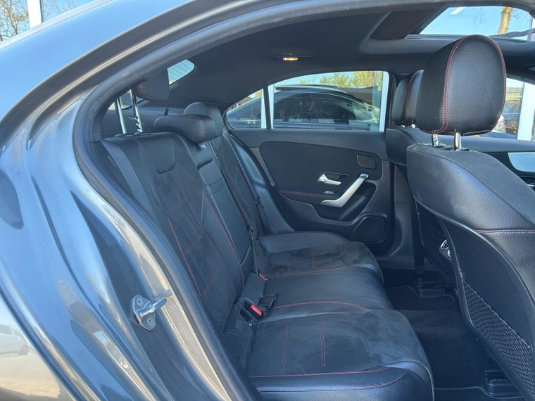 Vehicle Image 33
