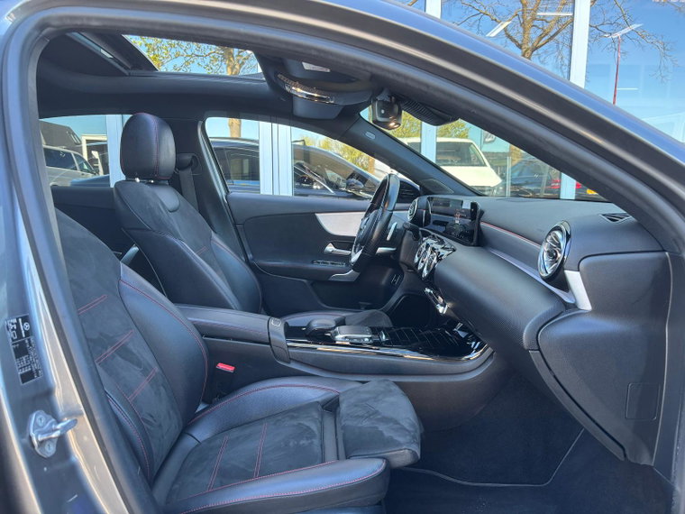 Vehicle Image 35