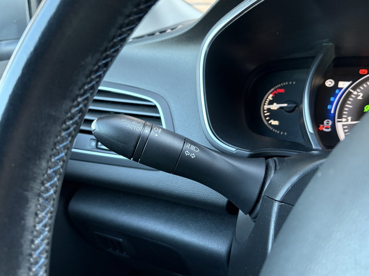 Vehicle Image 25