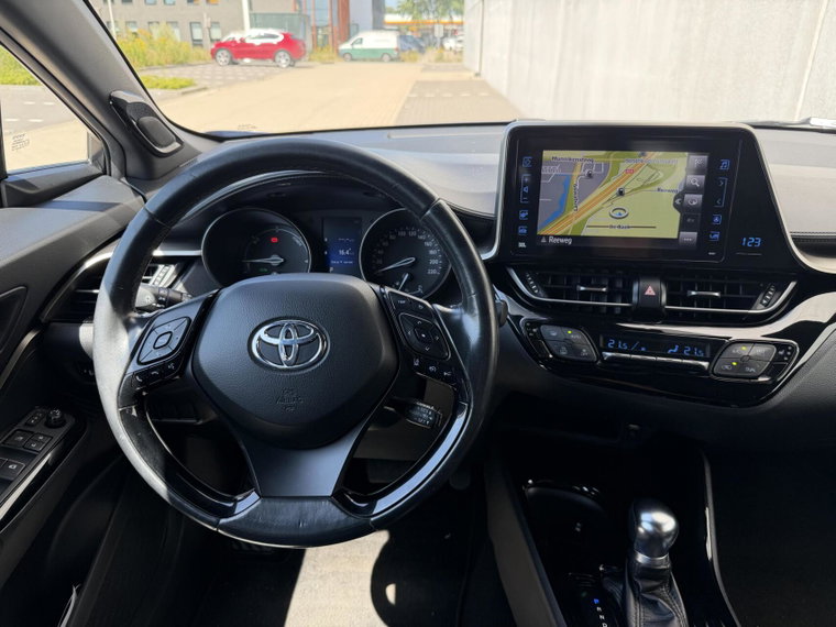 Vehicle Image 10