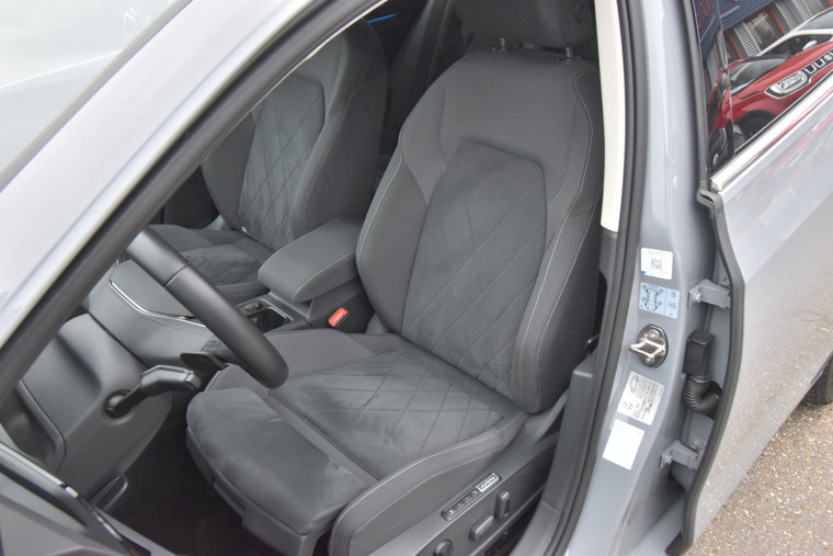 Vehicle Image 25