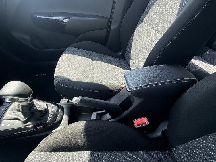 Vehicle Image 25