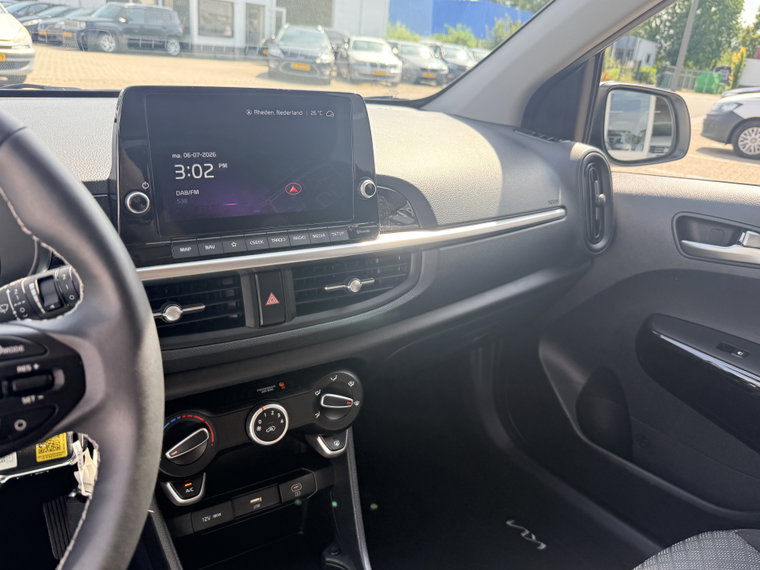 Vehicle Image 32