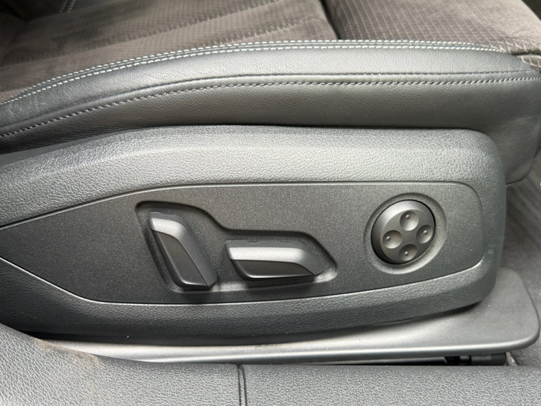 Vehicle Image 37