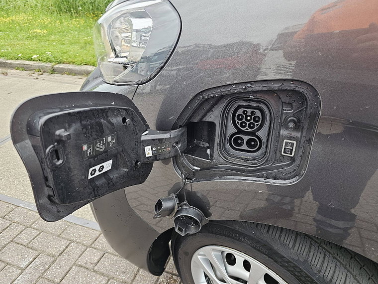 Vehicle Image 23