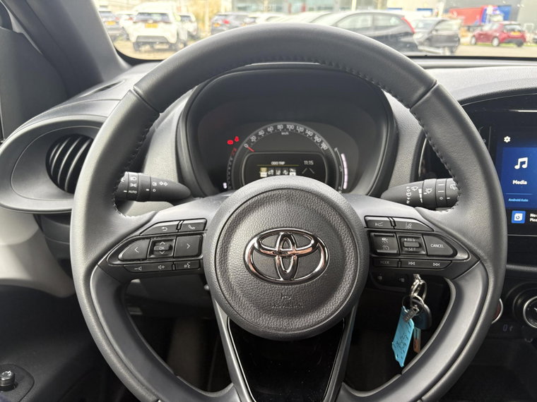 Vehicle Image 14