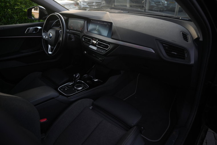 Vehicle Image 22