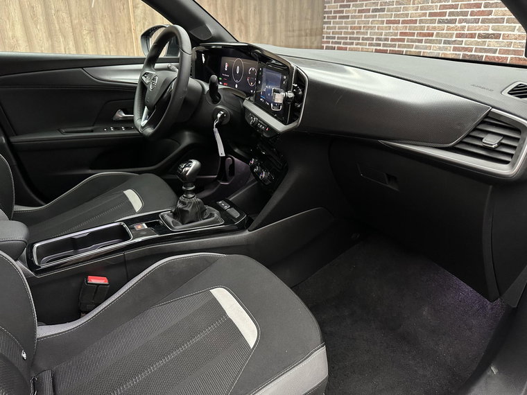 Vehicle Image 32