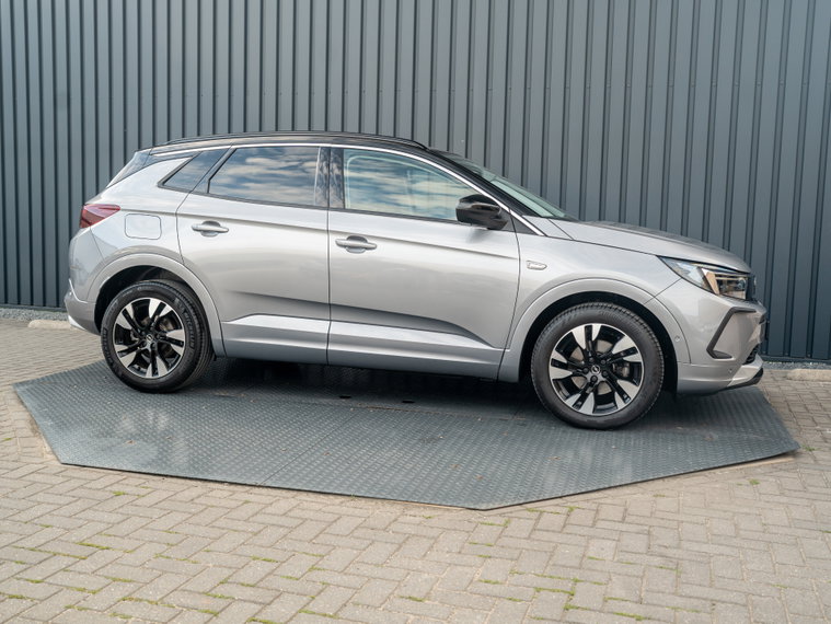 Vehicle Image 48