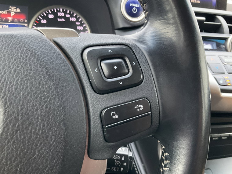 Vehicle Image 25