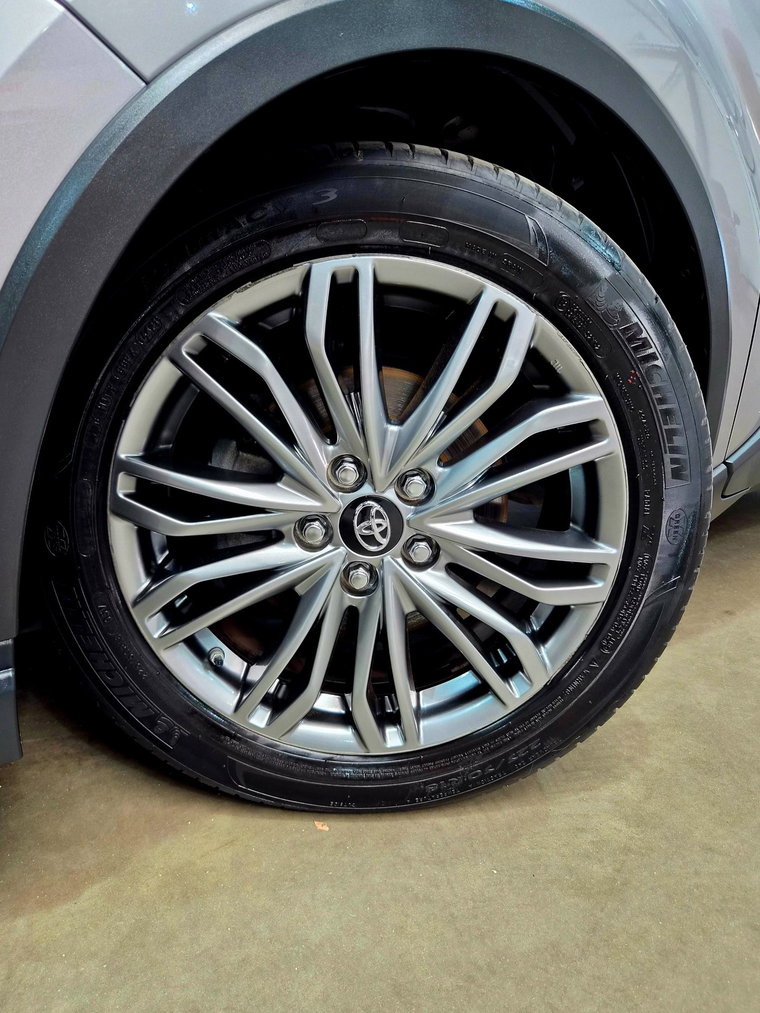 Vehicle Image 12