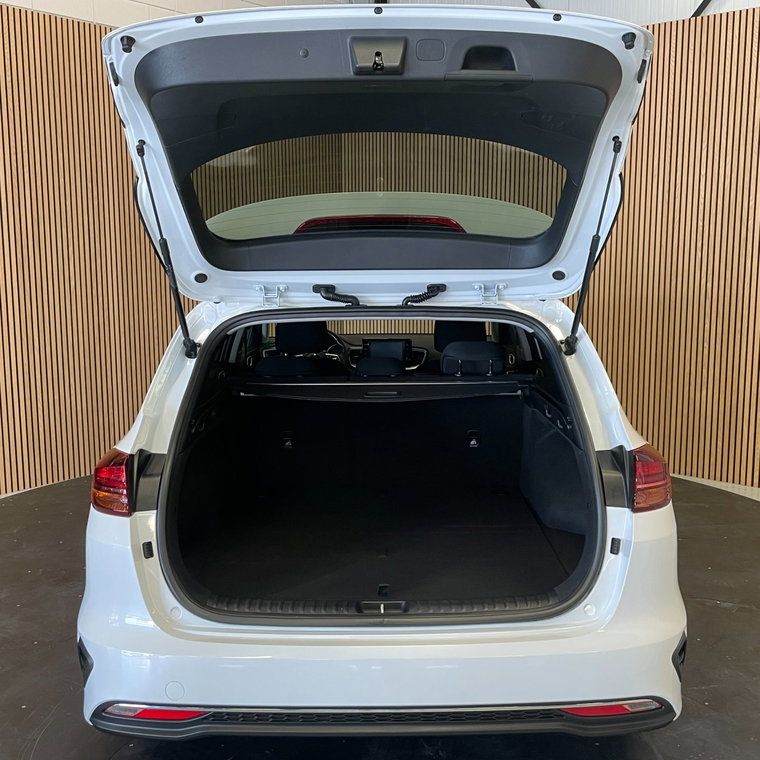 Vehicle Image 32