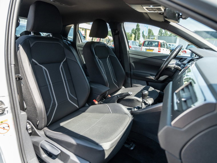 Vehicle Image 35